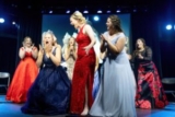 Zuivelgemeenschap Minnesota kroont 68e prinses Kay van de Melkweg